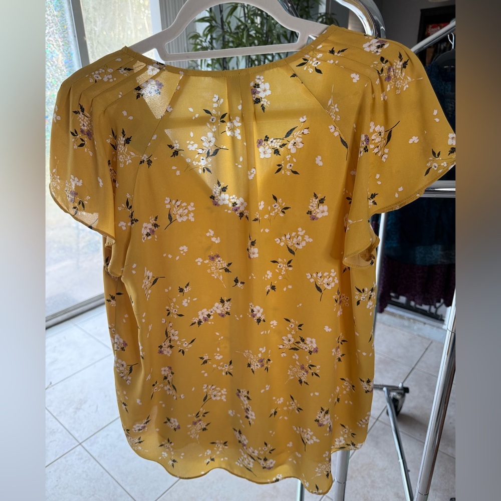 H&M Brand Gold Top, Size 8, 100% Polyester, Lined. V-Neck. Bell Sleeves. - Picture 2 of 4